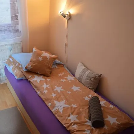 Kavics Apartman * ギュラ