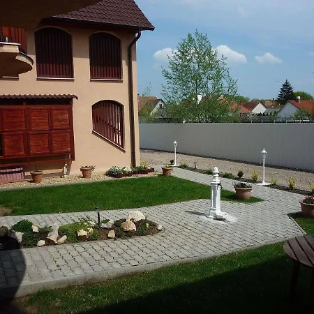 Kavics Apartman